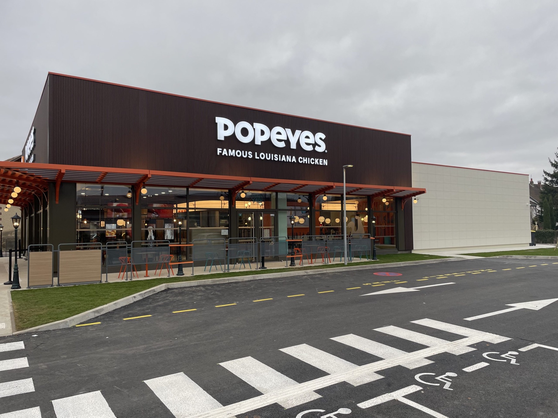 Popeyes commercial food-service property in France